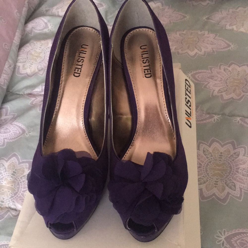 Purple pep toe pumps!